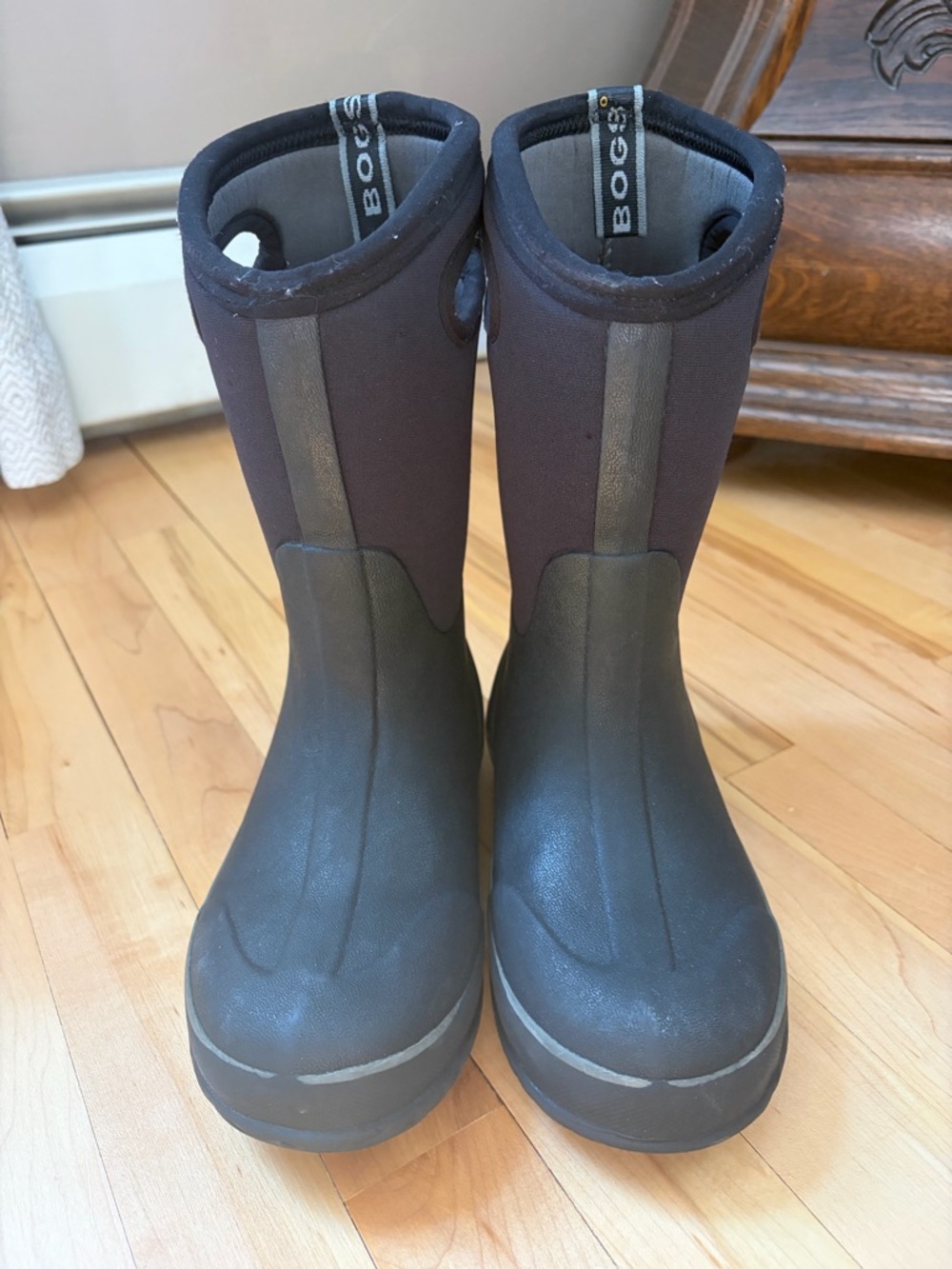 Bogs  kid’s  classic high handle waterproof pull on boots youth  3 Rain Mud